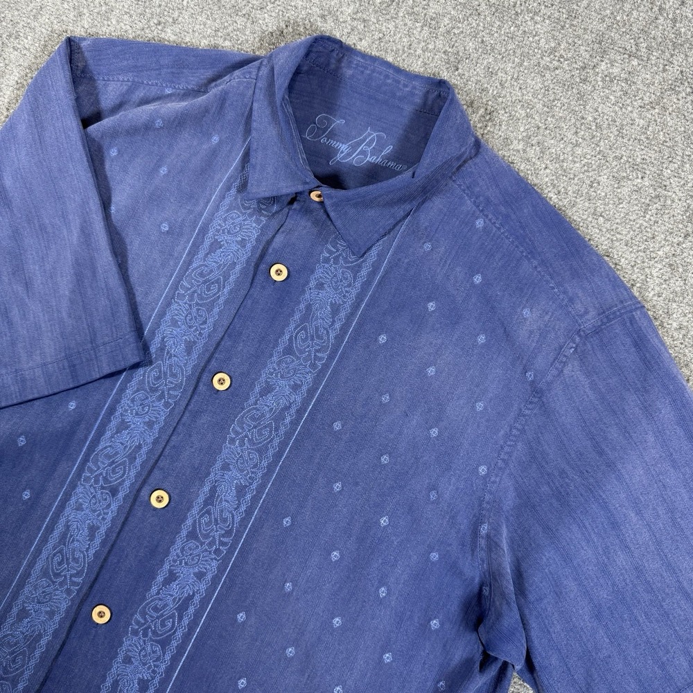 Tommy Bahama Shirt Mens Large Blue 100% Silk Hawaiian Button‎ Up Embossing
